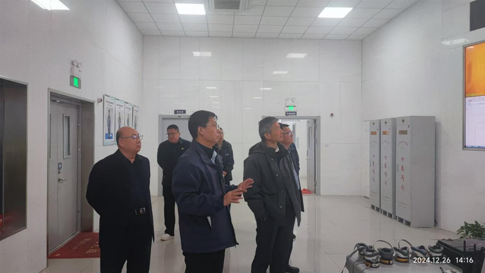 检查过程中，董事长罗汉峰、总经理薄.png
